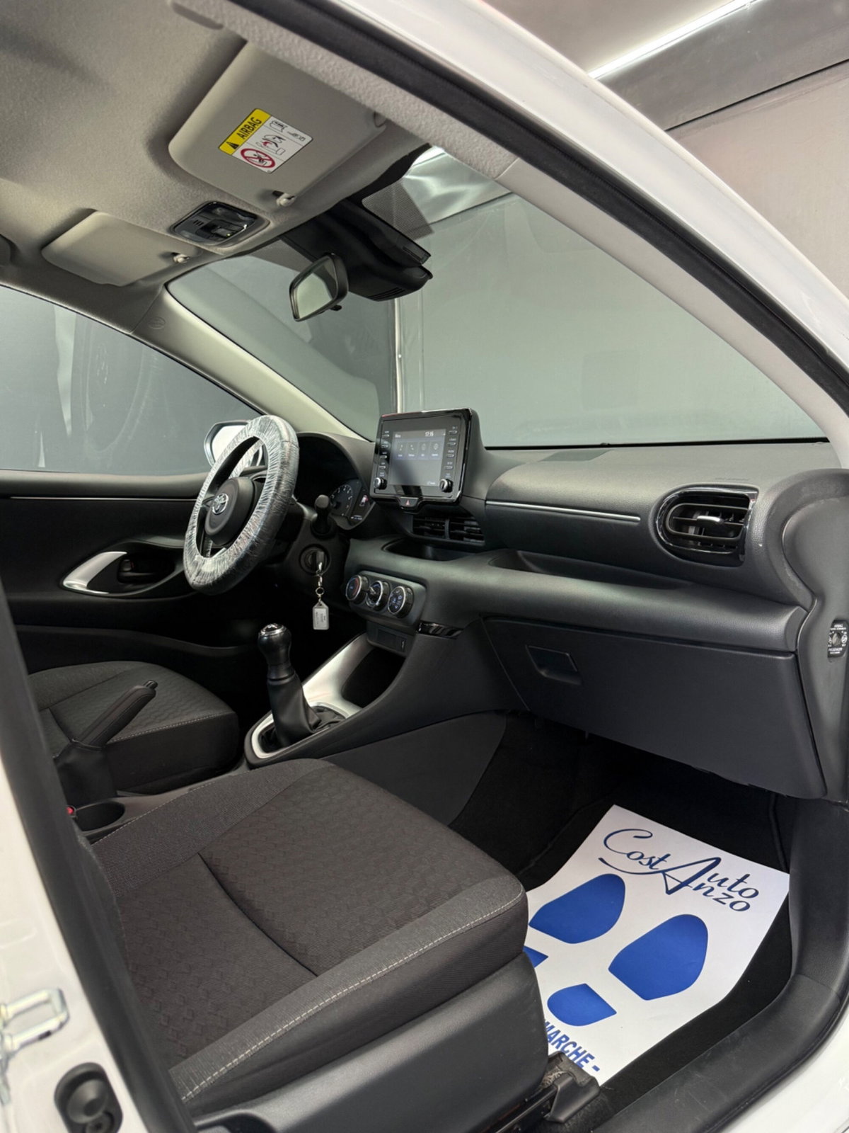 Toyota Yaris 1.0 5 porte Trend (10)