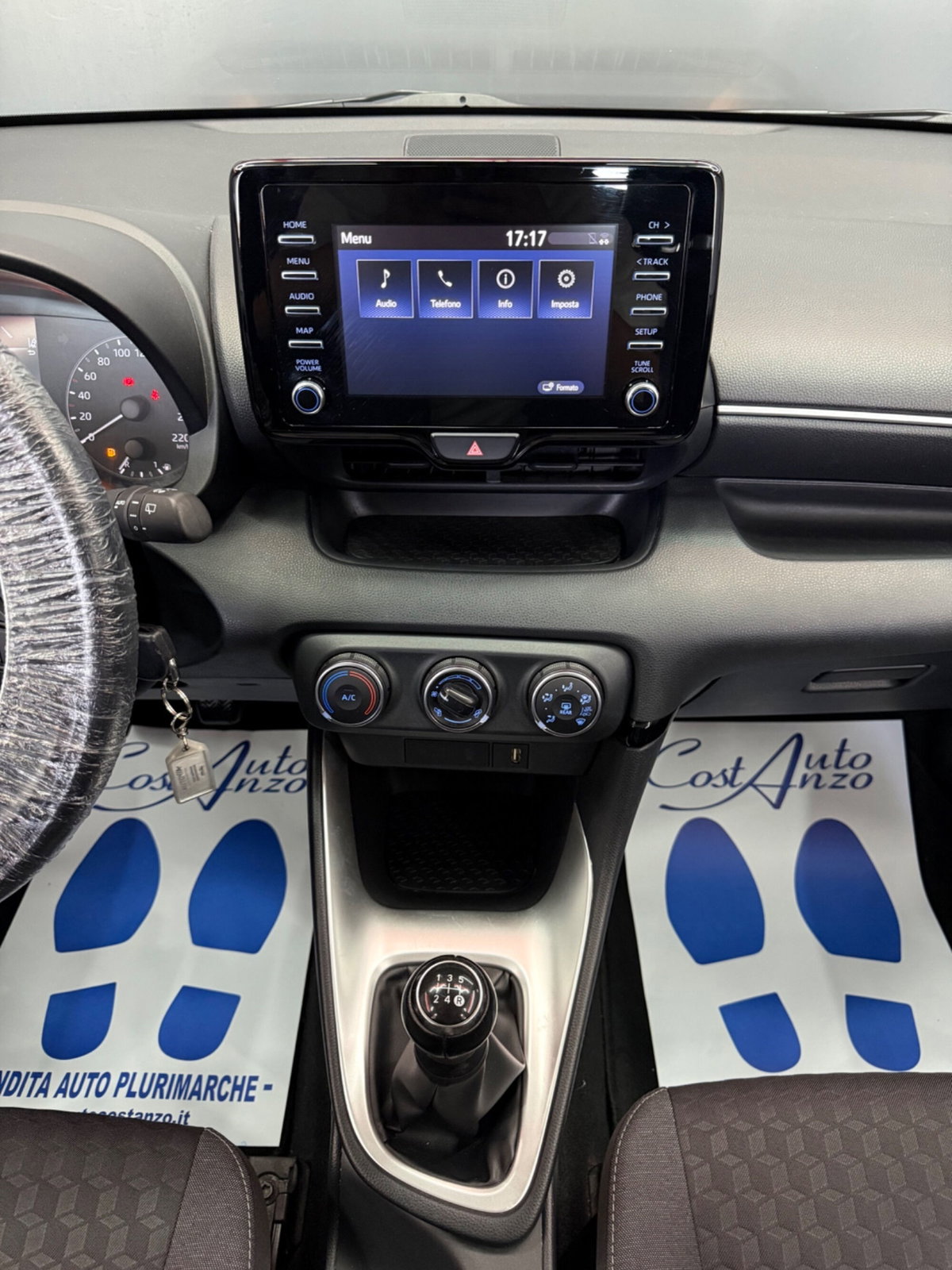 Toyota Yaris 1.0 5 porte Trend (12)