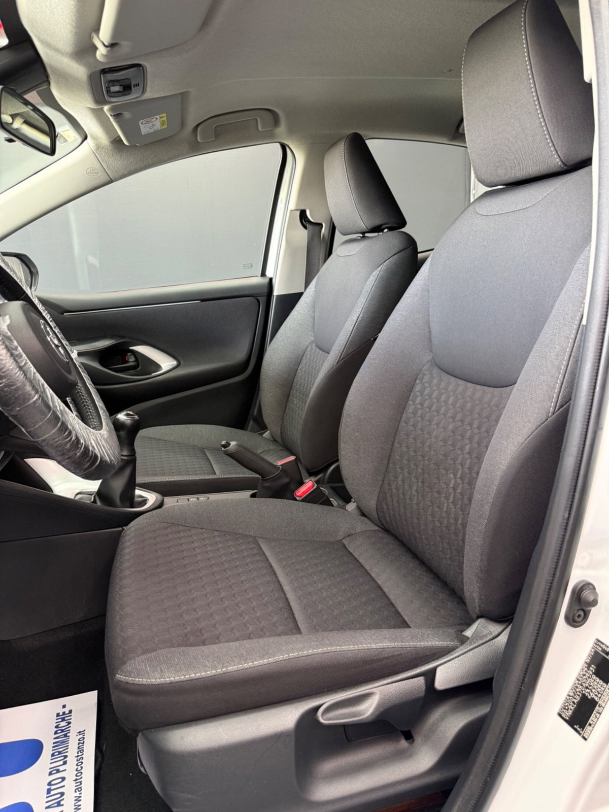 Toyota Yaris 1.0 5 porte Trend (14)