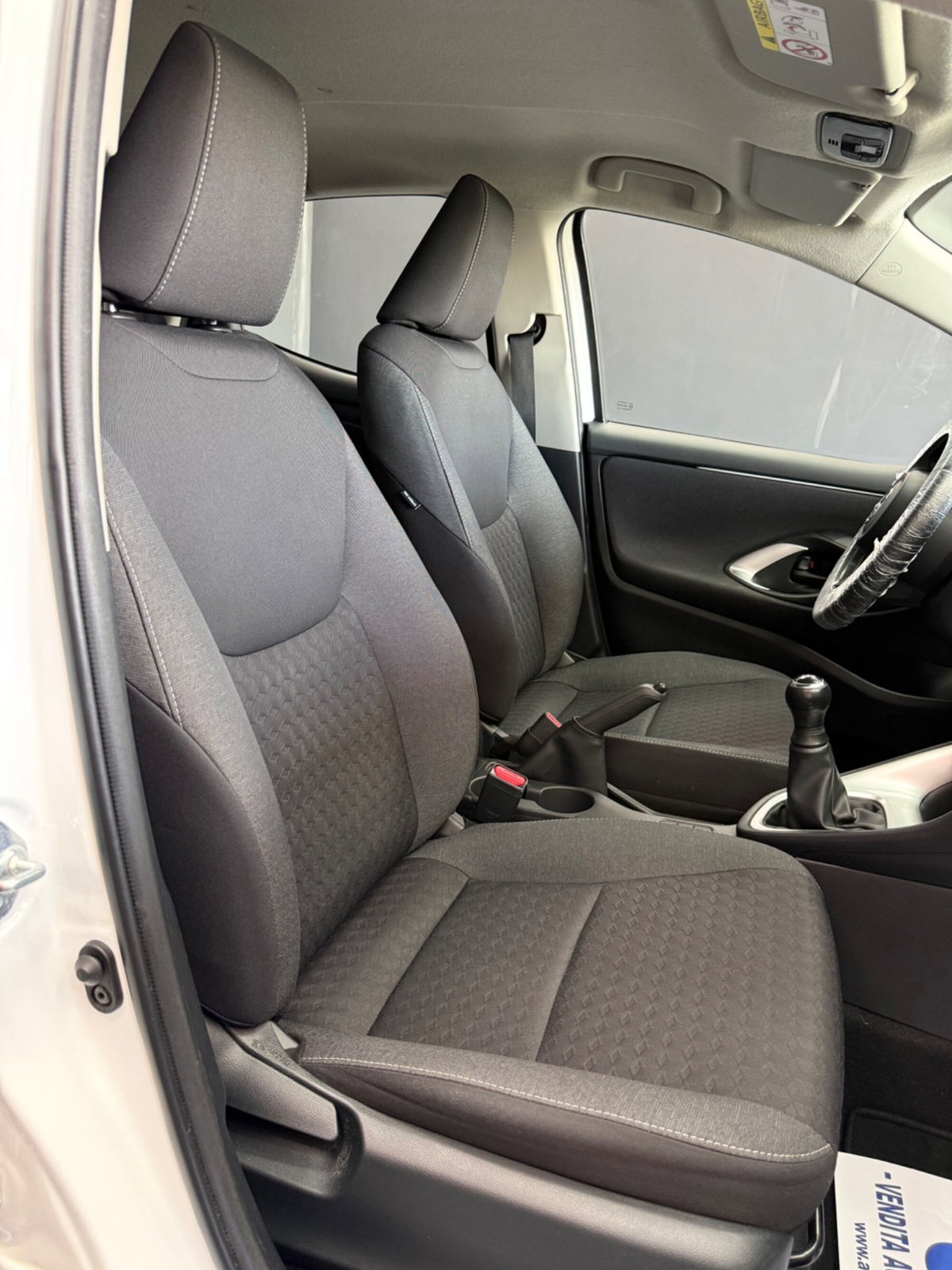 Toyota Yaris 1.0 5 porte Trend (15)