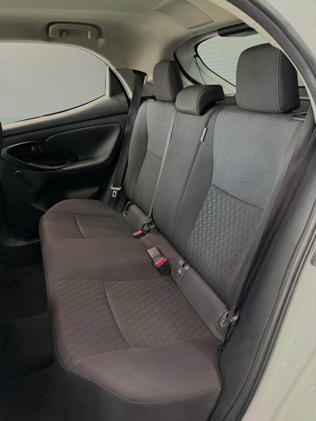 Toyota Yaris 1.0 5 porte Trend (16)