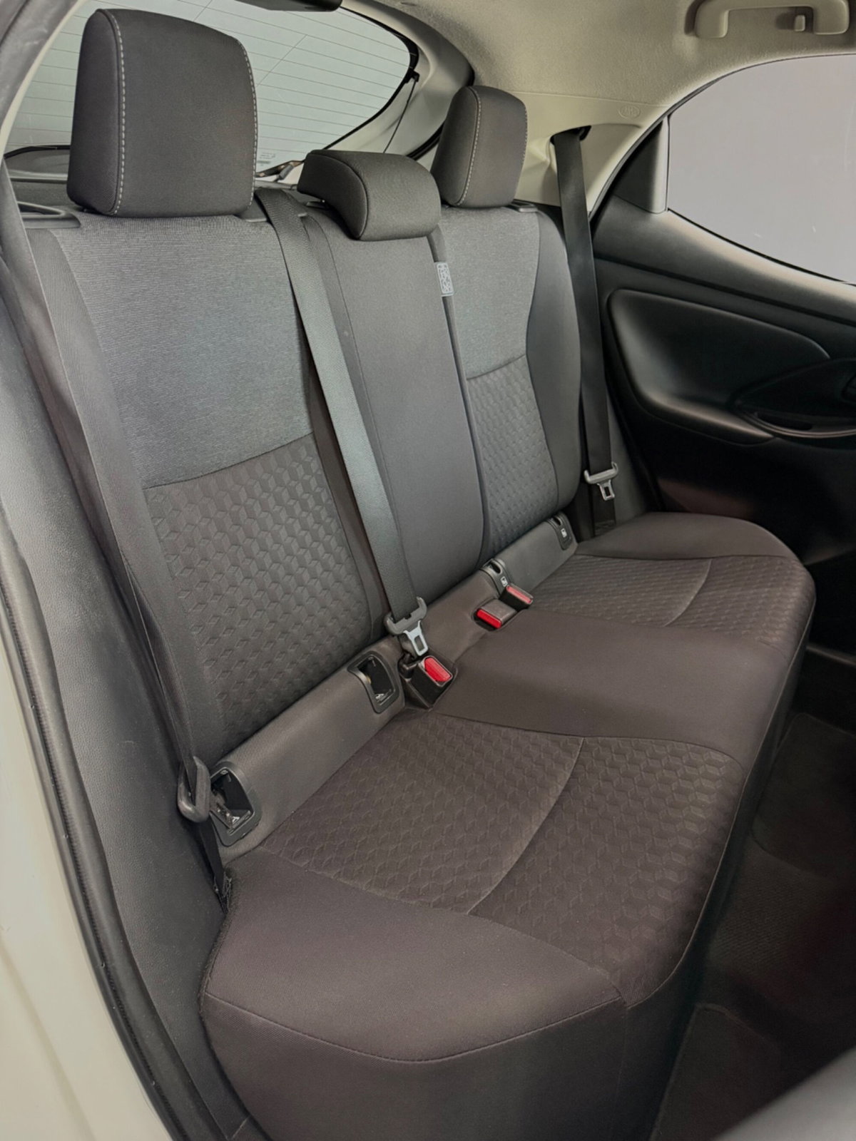 Toyota Yaris 1.0 5 porte Trend (17)
