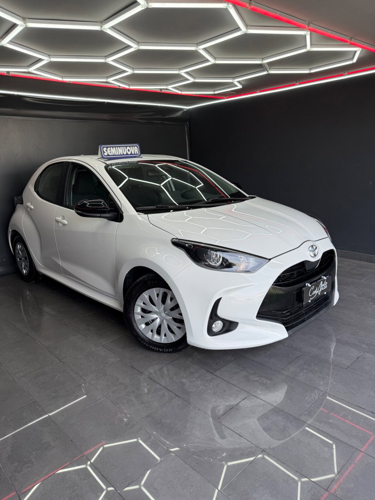 Toyota Yaris 1.0 5 porte Trend (2)