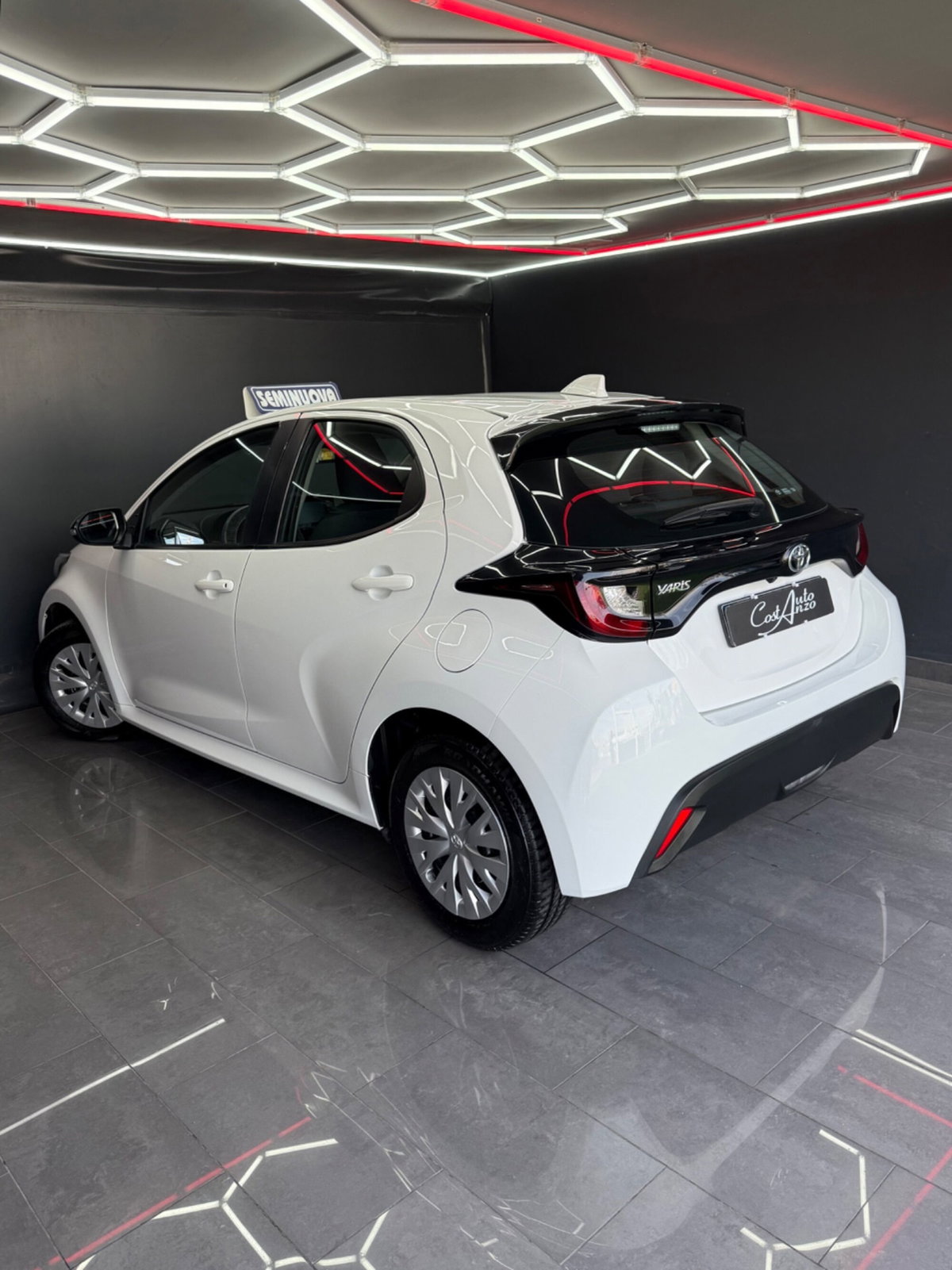 Toyota Yaris 1.0 5 porte Trend (5)