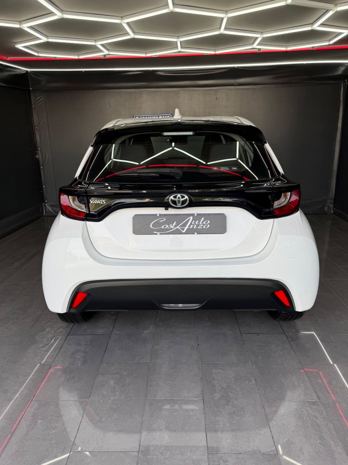 Toyota Yaris 1.0 5 porte Trend (6)