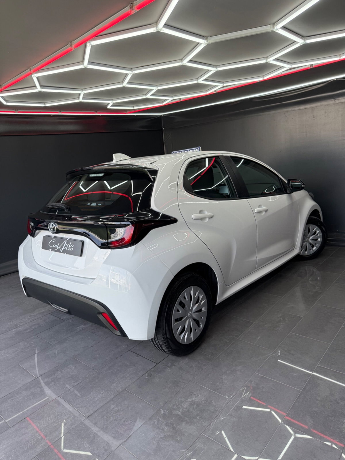 Toyota Yaris 1.0 5 porte Trend (7)