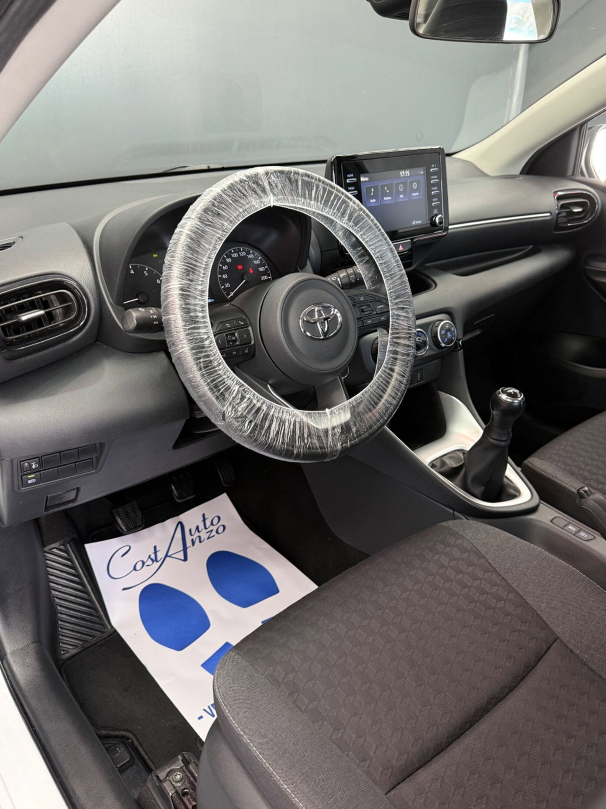 Toyota Yaris 1.0 5 porte Trend (8)