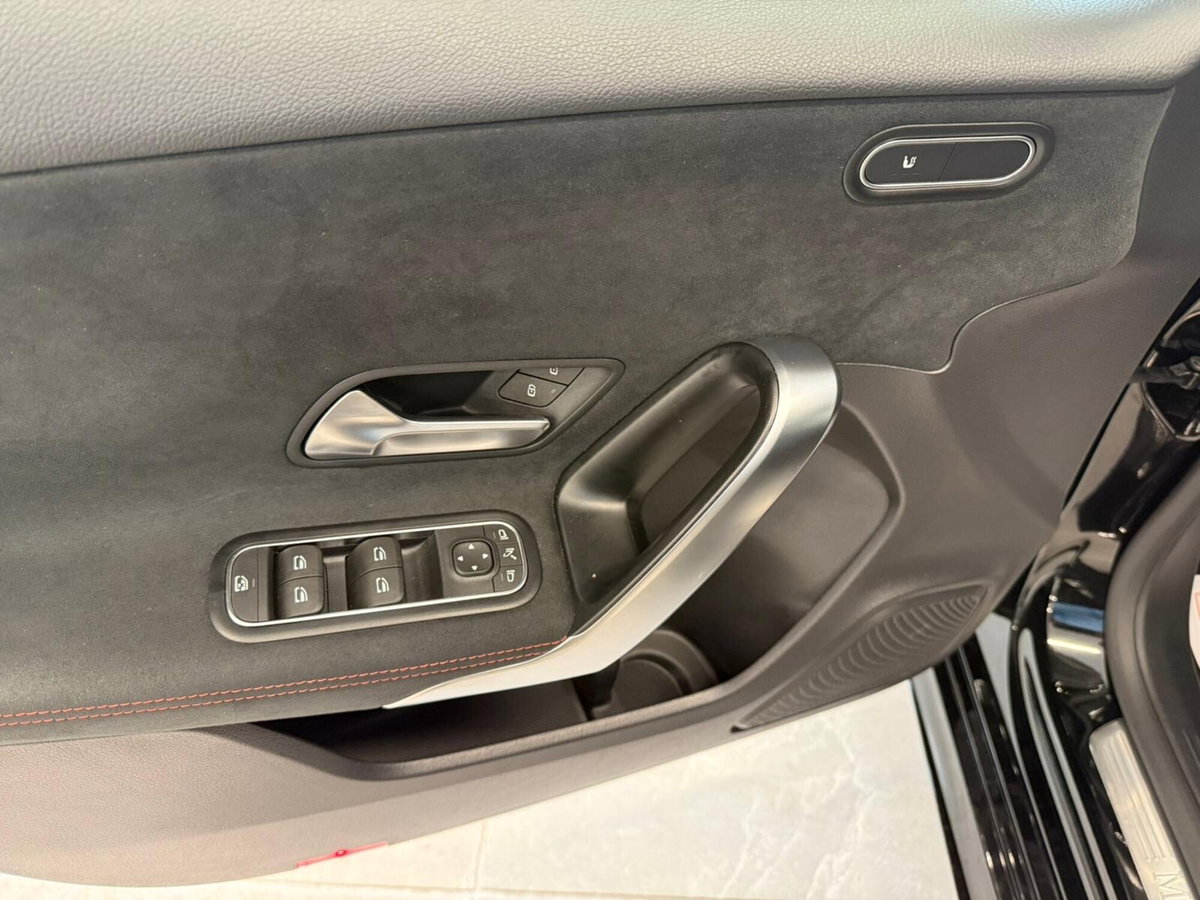 Mercedes-Benz Classe A 200 Automatic Premium (10)