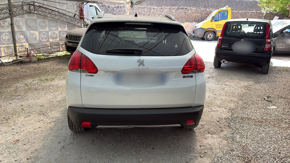 Peugeot 2008 100 S&S Allure (4)