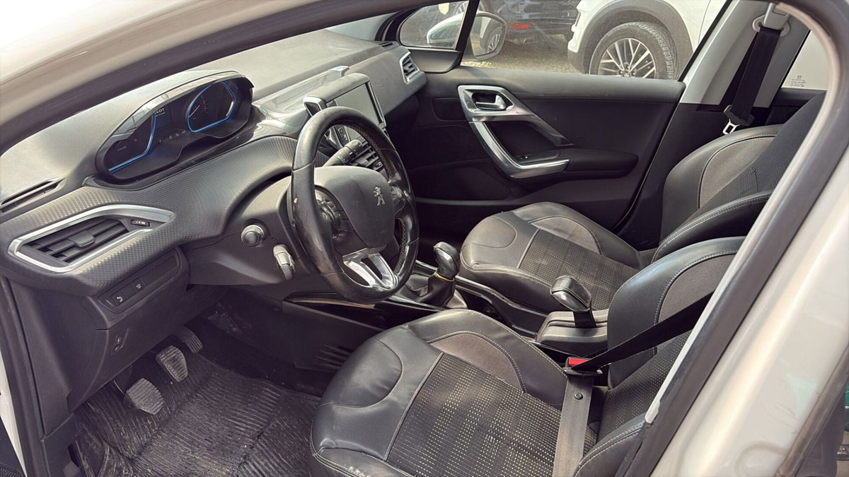 Peugeot 2008 100 S&S Allure (6)