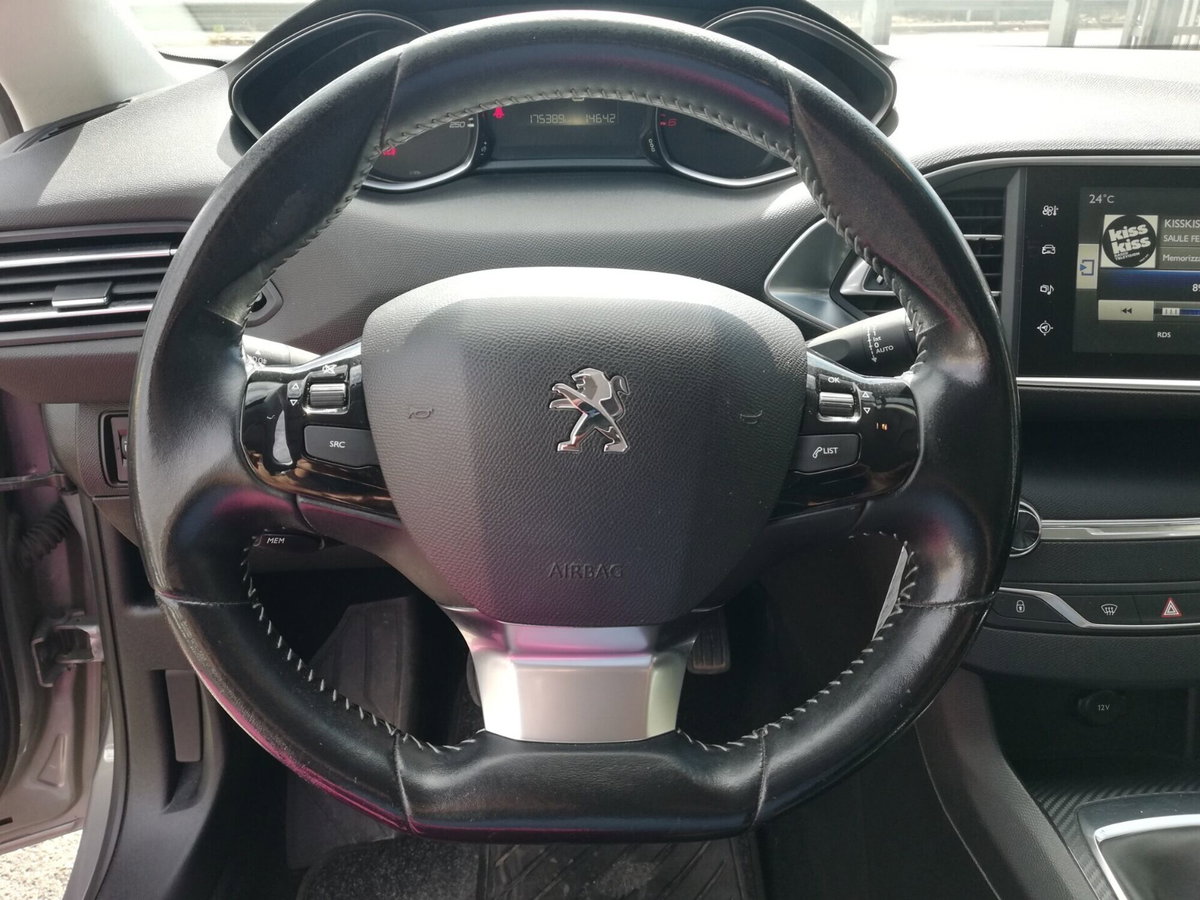 Peugeot 308 BlueHDi 120 S&S Allure (10)