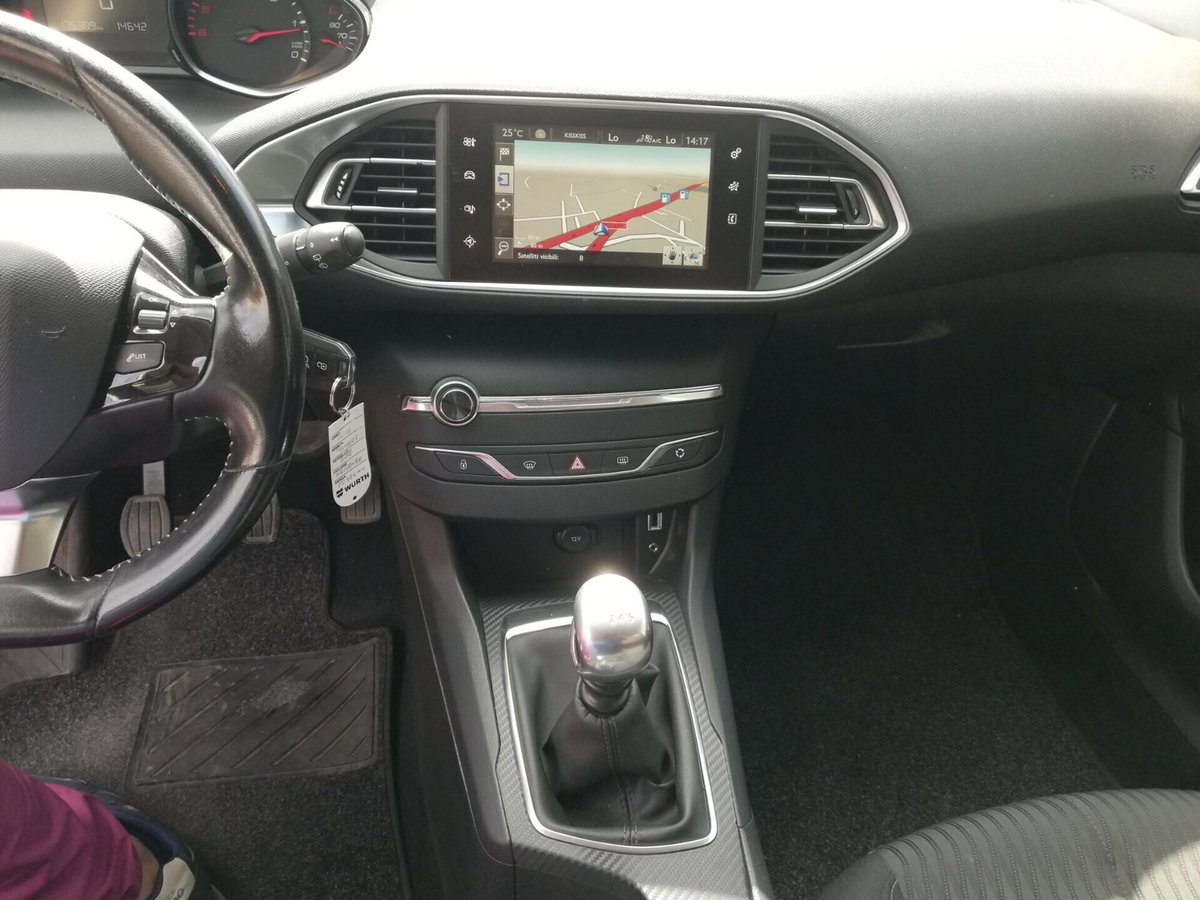 Peugeot 308 BlueHDi 120 S&S Allure (13)