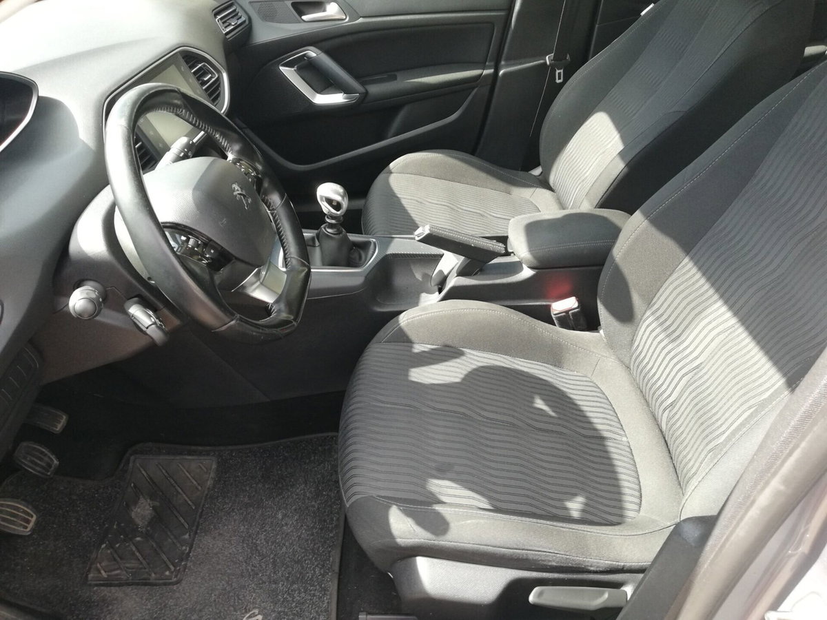 Peugeot 308 BlueHDi 120 S&S Allure (8)