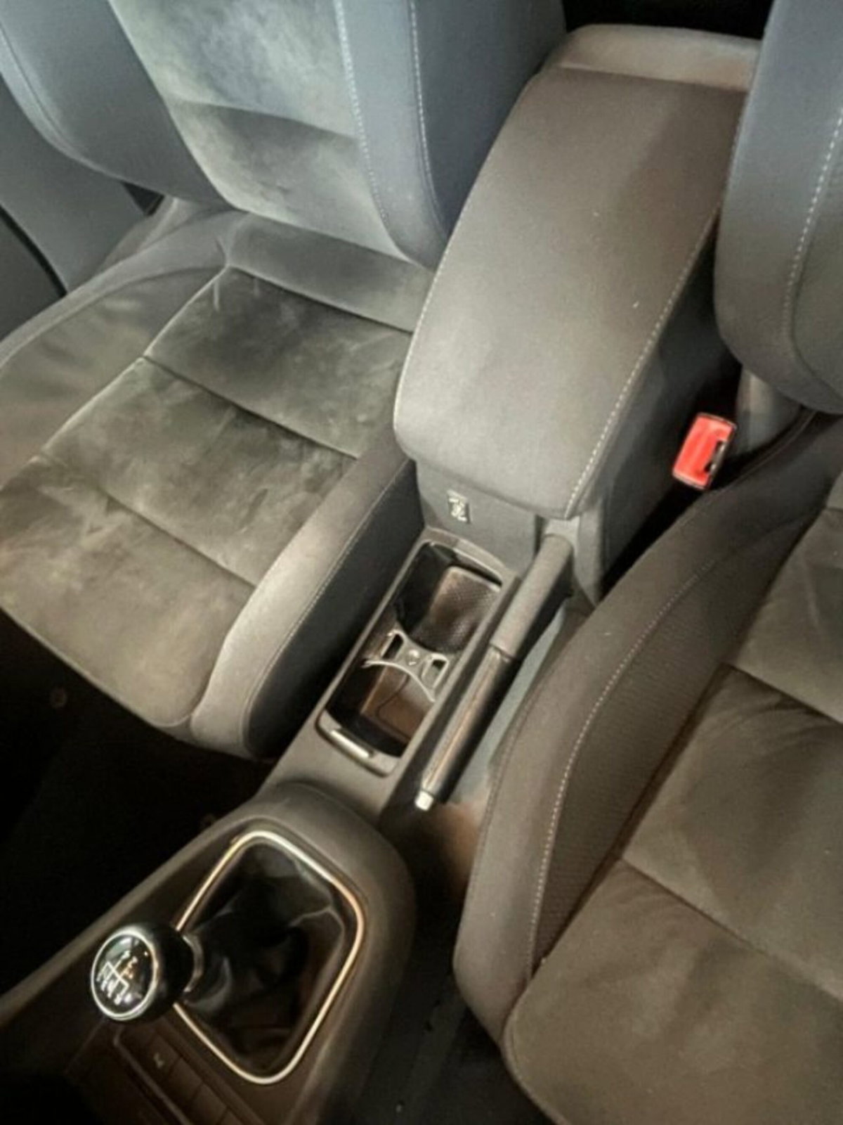 Volkswagen Golf 1.6 TDI DPF 5p. Highline (4)