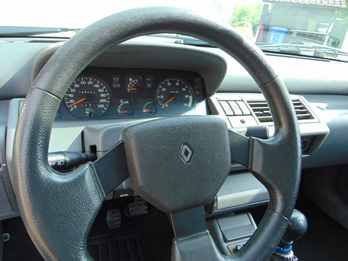 Renault Clio cat 3 porte RSi (12)