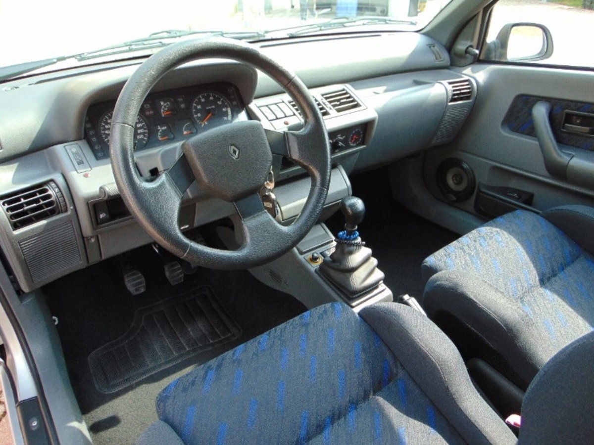 Renault Clio cat 3 porte RSi (9)