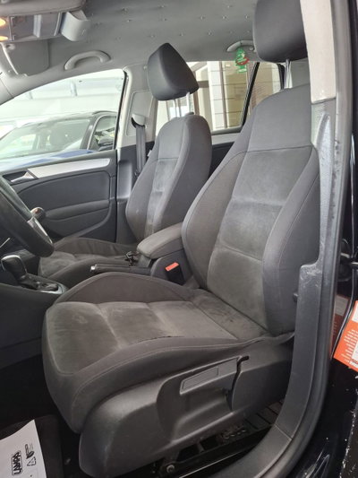 Volkswagen Golf 2.0 TDI 140CV DPF DSG 5p. Highline (17)