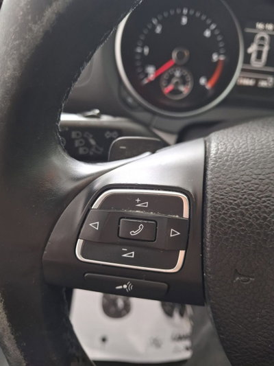 Volkswagen Golf 2.0 TDI 140CV DPF DSG 5p. Highline (18)