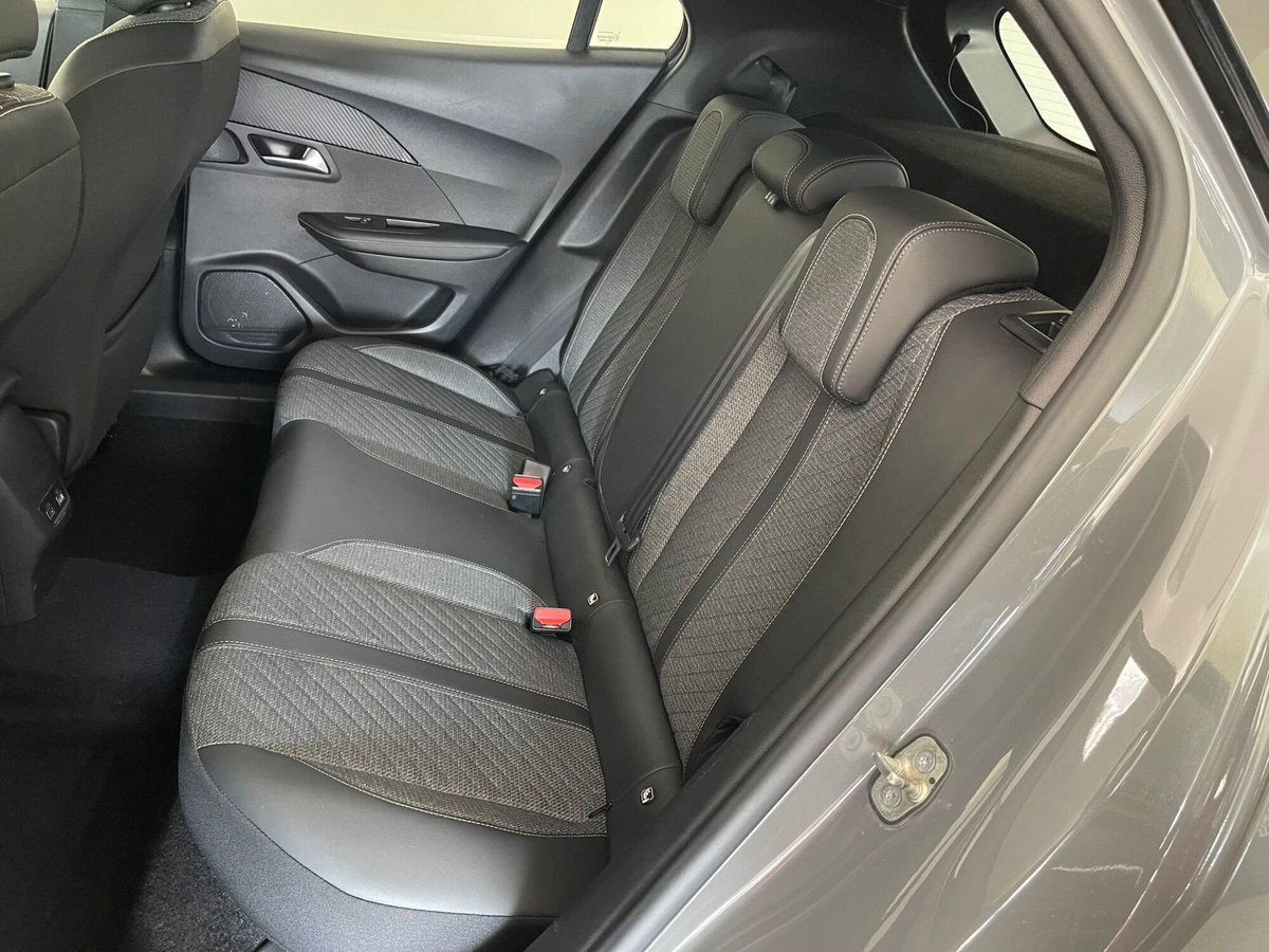 Peugeot 2008 PureTech 130 S&S EAT8 Allure Pack (11)