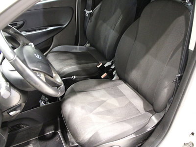 Lancia Ypsilon 1.2 69 CV 5 porte Gold (11)