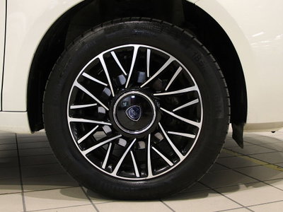 Lancia Ypsilon 1.2 69 CV 5 porte Gold (17)