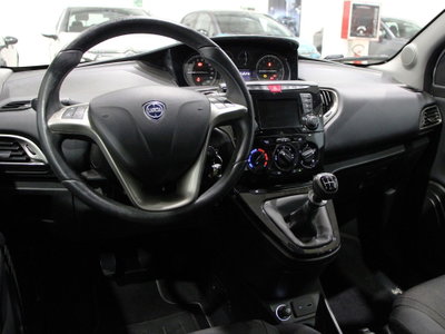 Lancia Ypsilon 1.2 69 CV 5 porte Gold (7)