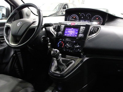 Lancia Ypsilon 1.2 69 CV 5 porte Gold (9)