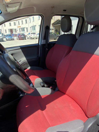 Fiat Panda 1.3 MJT 95 CV S&S 4x4 (12)