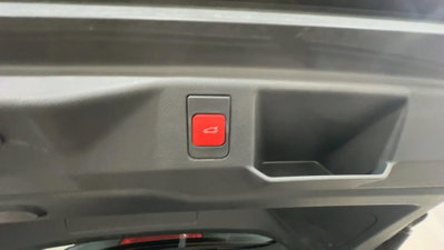 Peugeot 5008 1.2 hybrid Allure 145cv e-dcs6 (11)