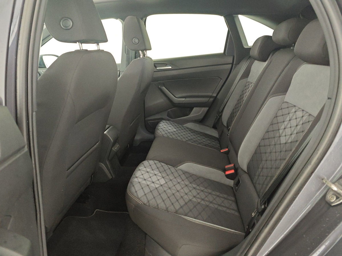 Volkswagen Taigo 1.0 tsi R-Line 115cv (13)