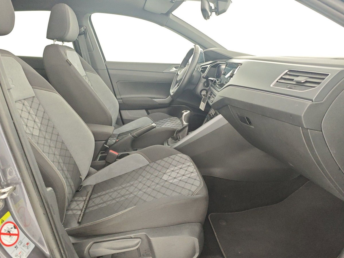 Volkswagen Taigo 1.0 tsi R-Line 115cv (14)