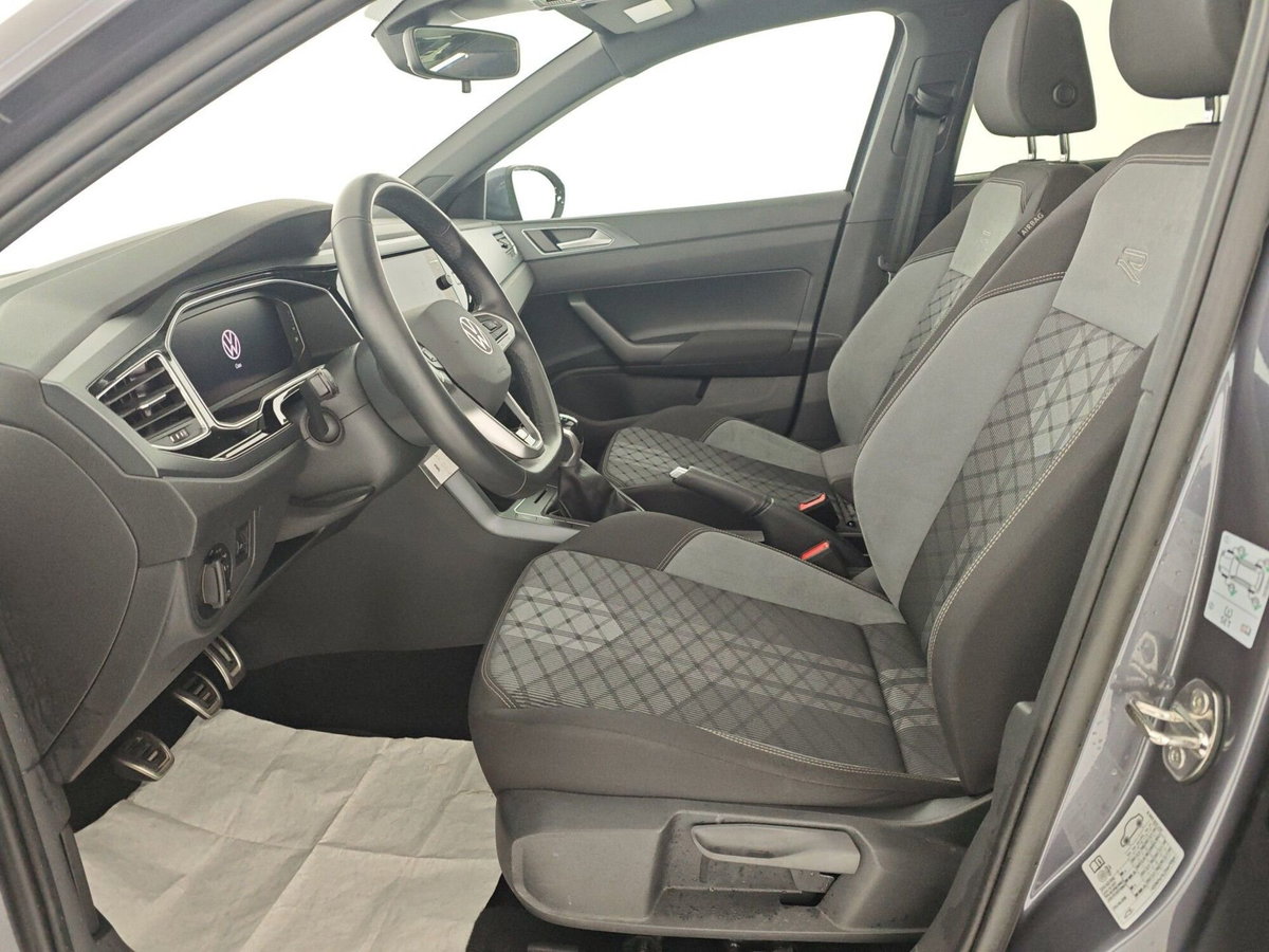Volkswagen Taigo 1.0 tsi R-Line 115cv (15)