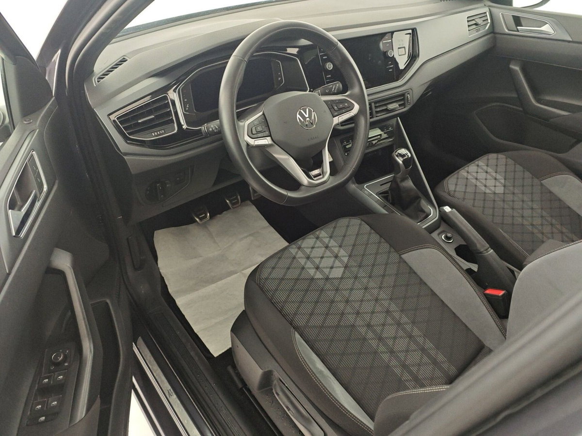 Volkswagen Taigo 1.0 tsi R-Line 115cv (17)