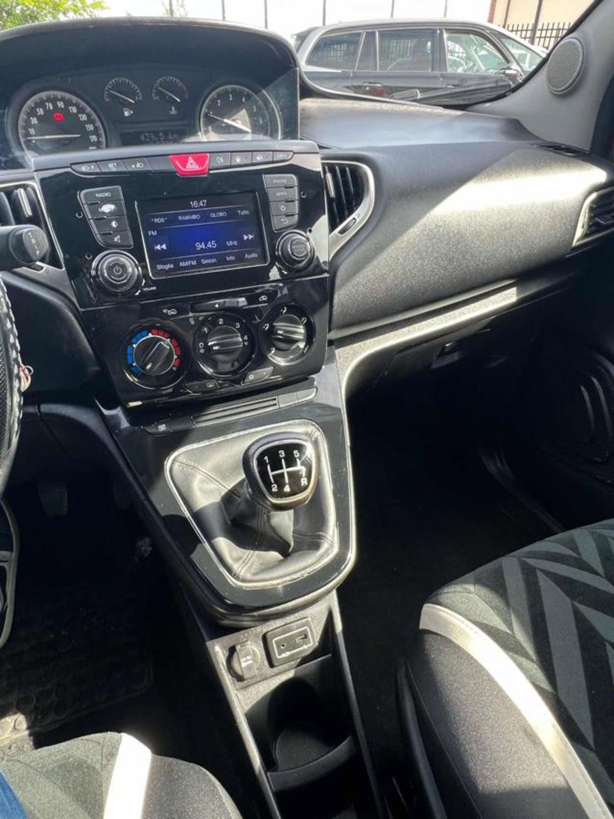 Lancia Ypsilon 1.2 69 CV 5 porte GPL Ecochic Gold (10)