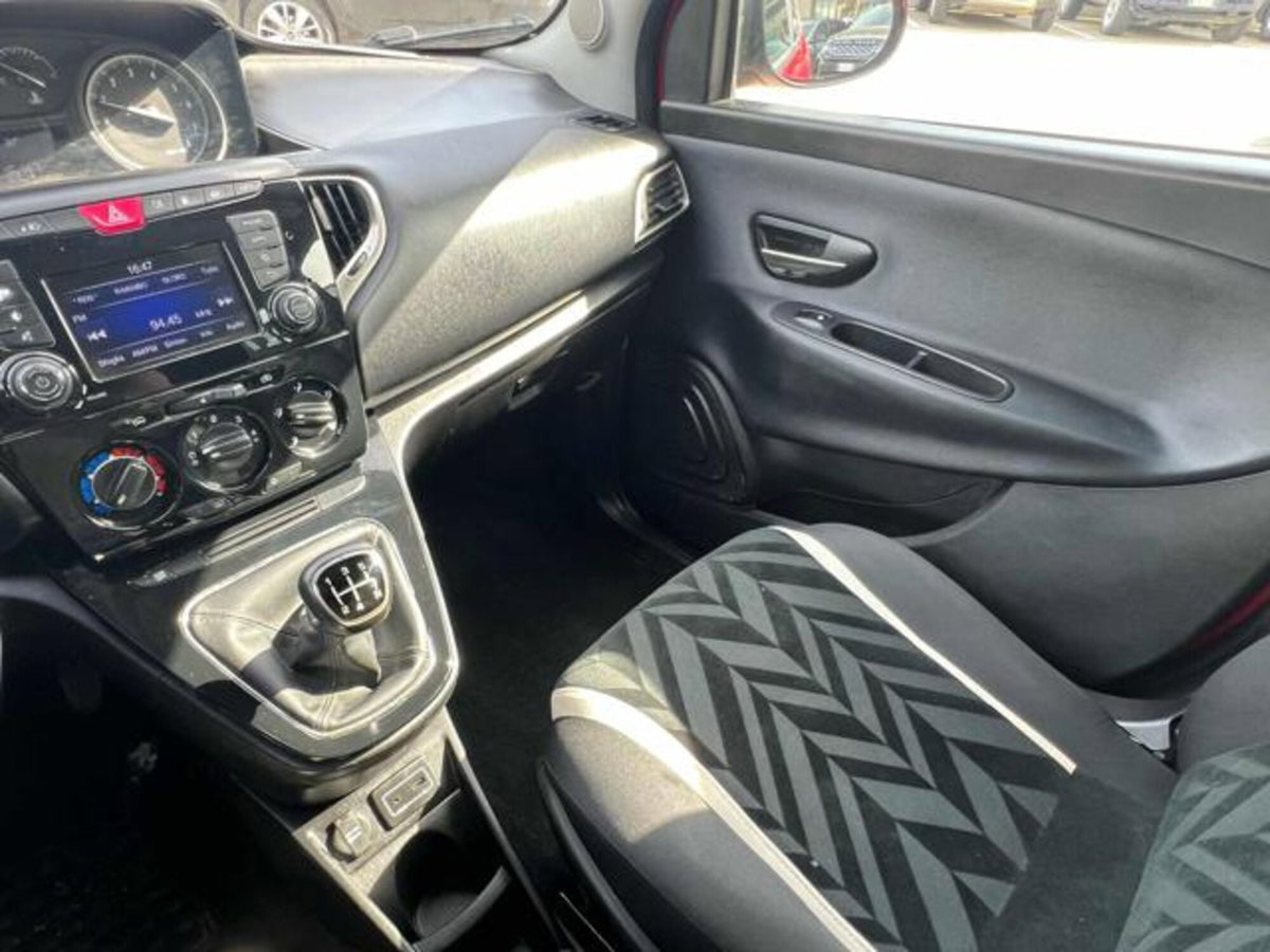 Lancia Ypsilon 1.2 69 CV 5 porte GPL Ecochic Gold (11)