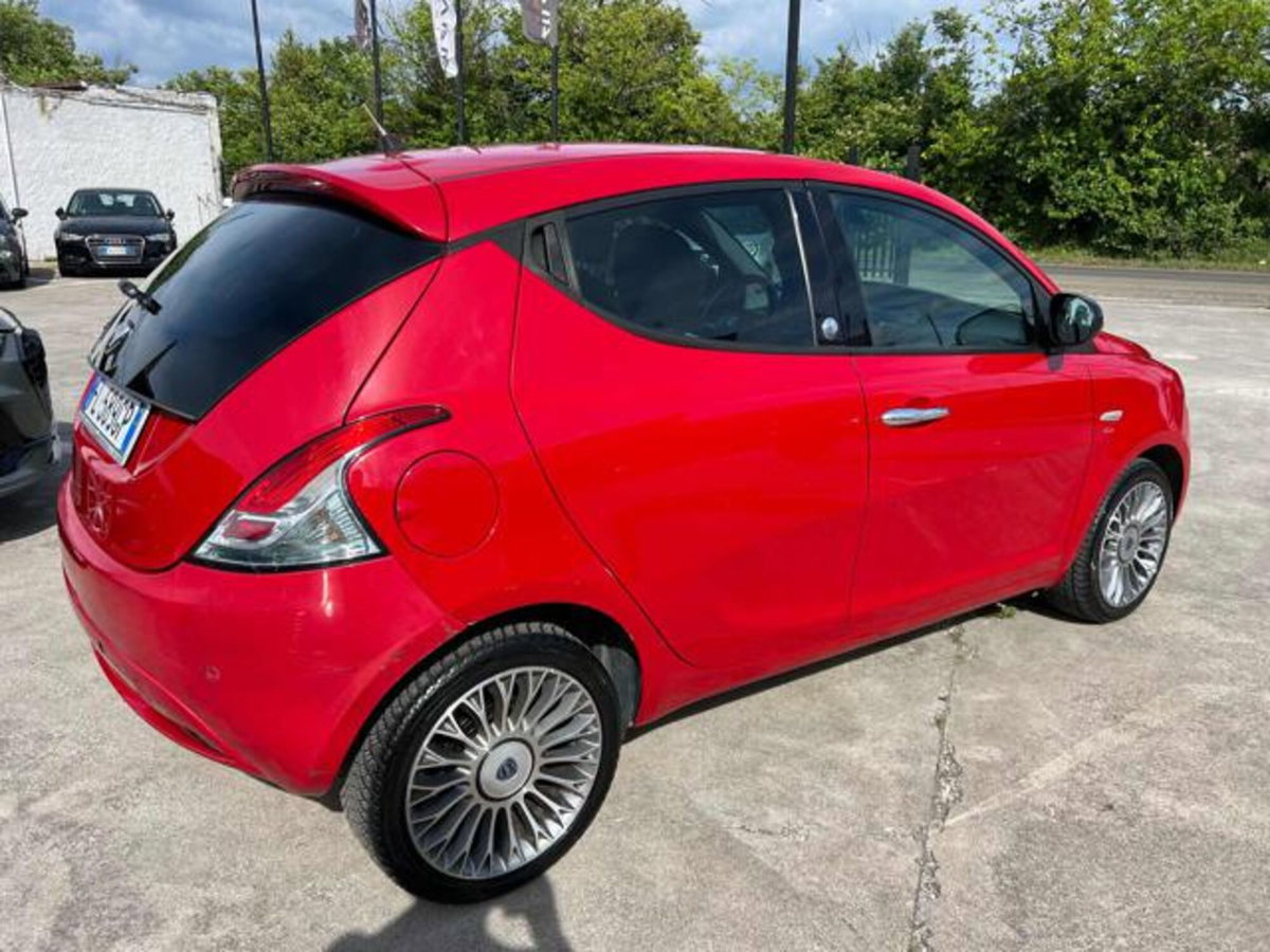 Lancia Ypsilon 1.2 69 CV 5 porte GPL Ecochic Gold (4)