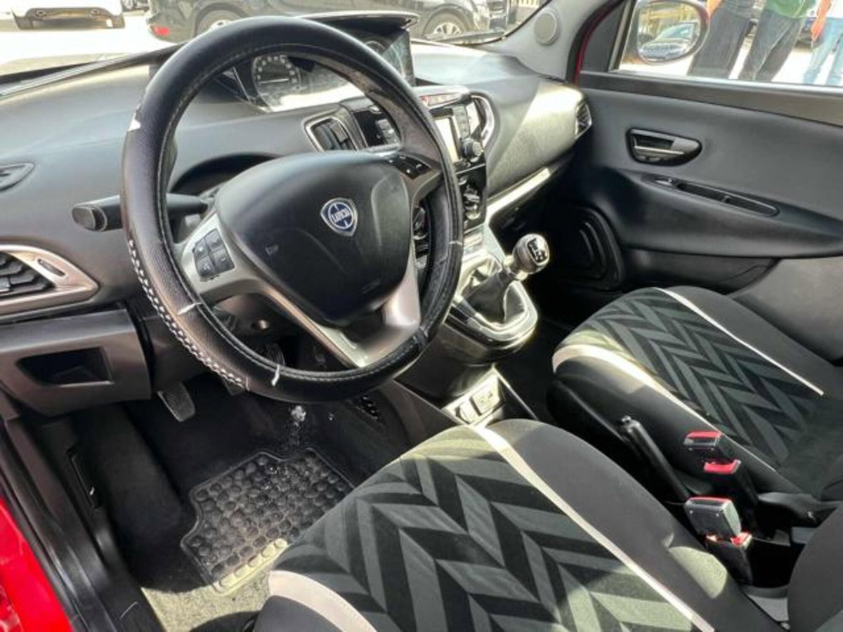 Lancia Ypsilon 1.2 69 CV 5 porte GPL Ecochic Gold (7)