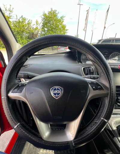 Lancia Ypsilon 1.2 69 CV 5 porte GPL Ecochic Gold (9)