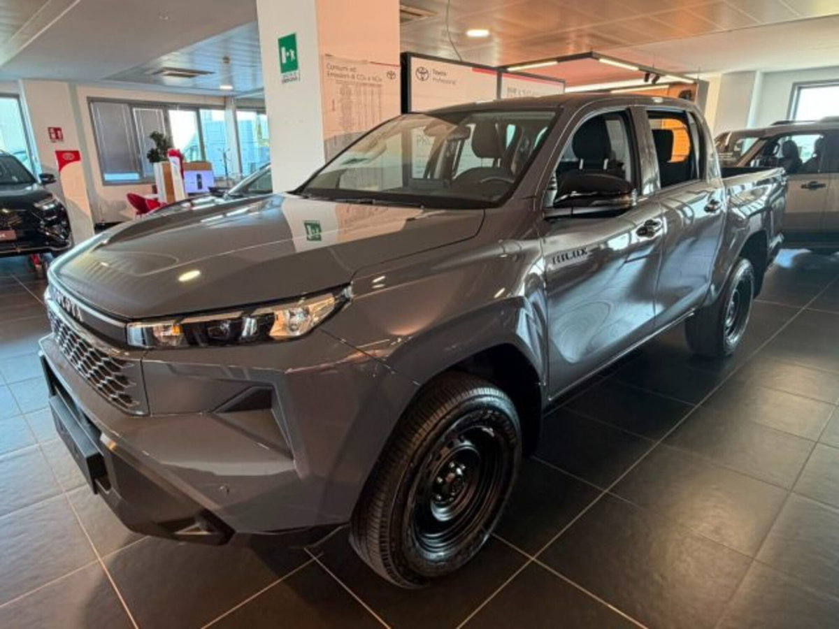 Toyota Hilux 2.8 d-4d 48V double cab Hilux auto (2)