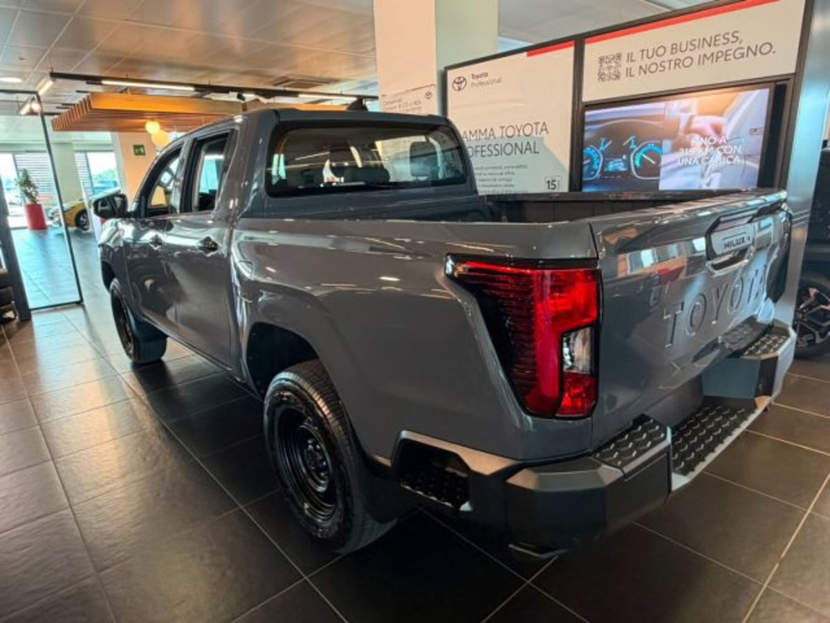 Toyota Hilux 2.8 d-4d 48V double cab Hilux auto (4)