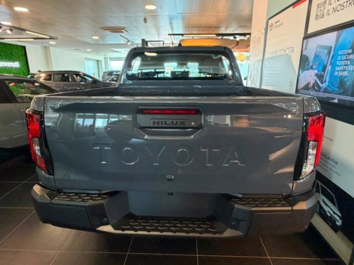 Toyota Hilux 2.8 d-4d 48V double cab Hilux auto (5)