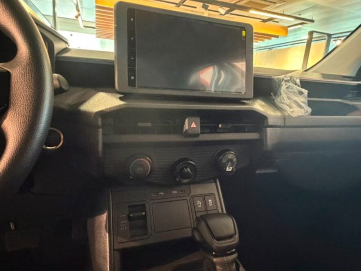 Toyota Hilux 2.8 d-4d 48V double cab Hilux auto (7)