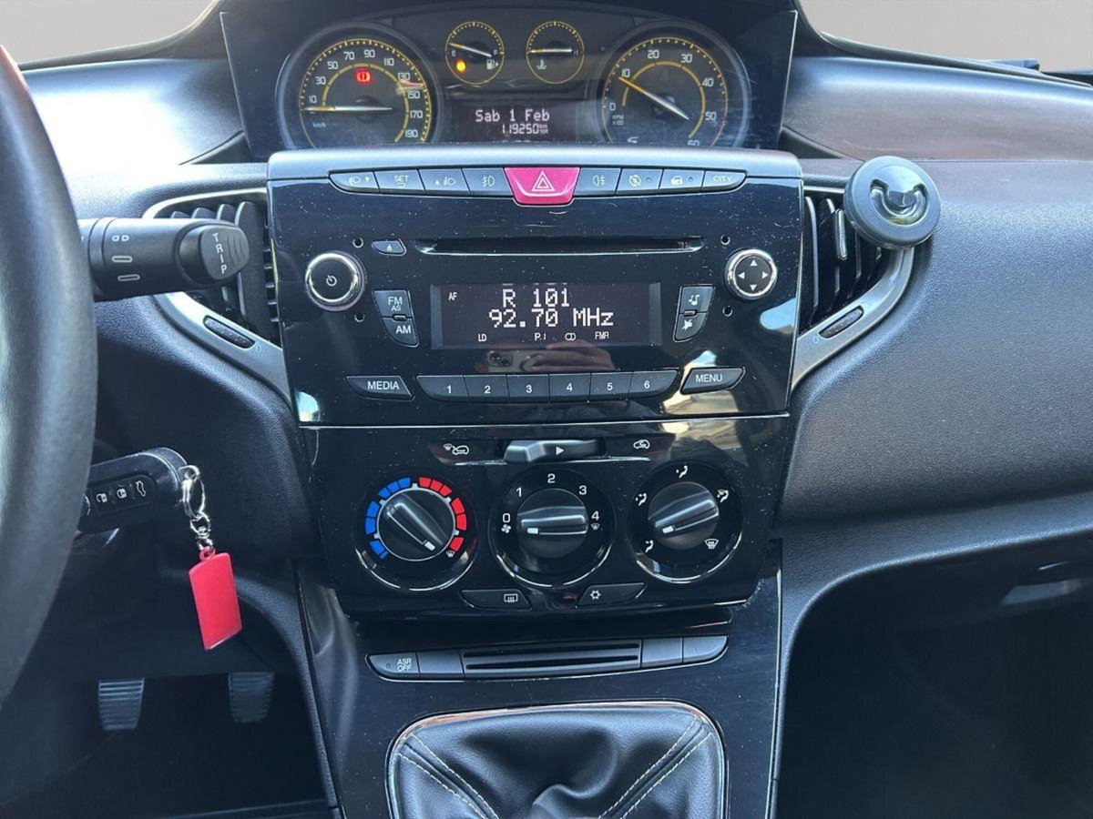 Lancia Ypsilon 1.3 MJT 16V 95 CV 5 porte S&S Platinum (16)