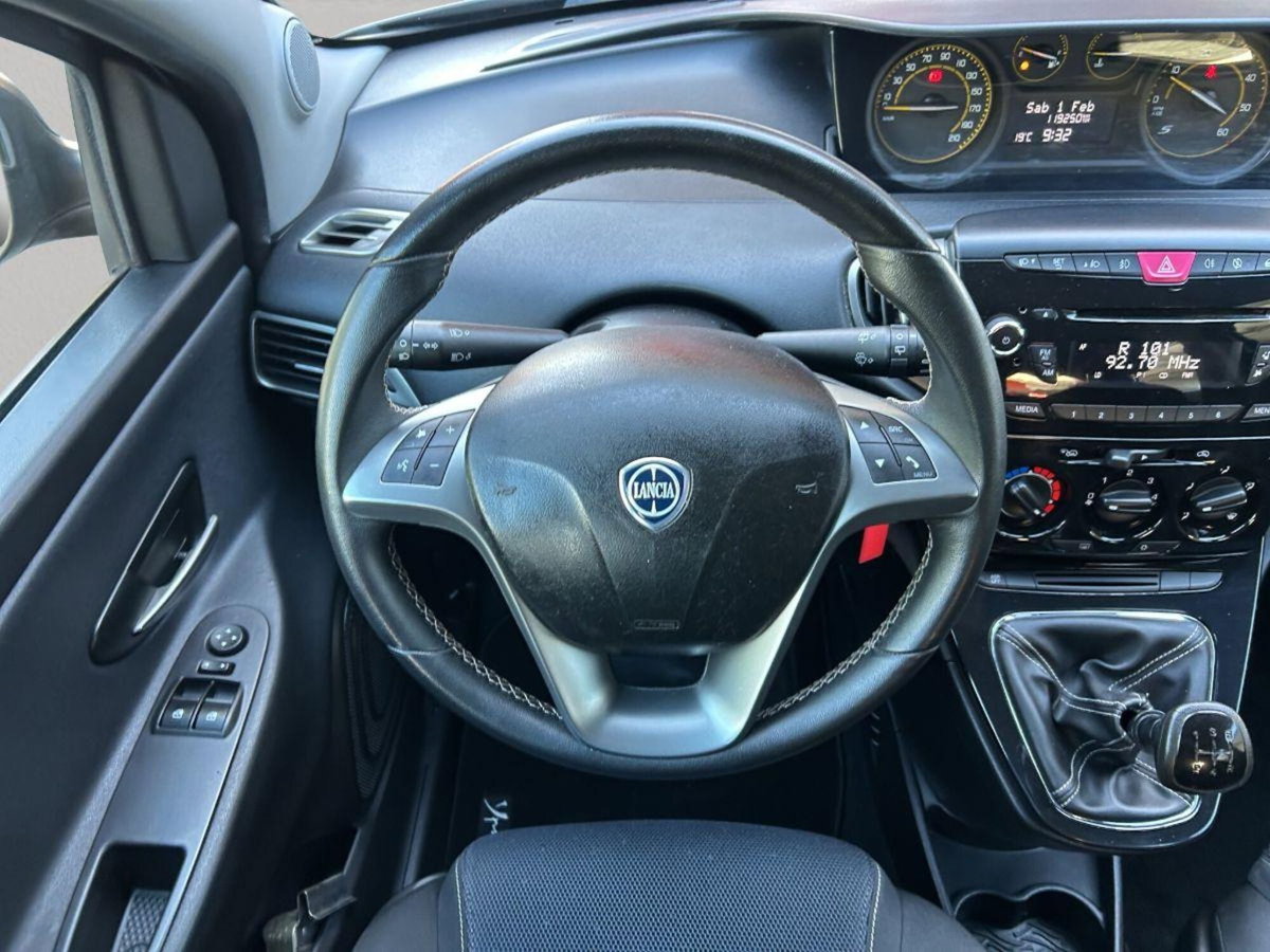 Lancia Ypsilon 1.3 MJT 16V 95 CV 5 porte S&S Platinum (18)