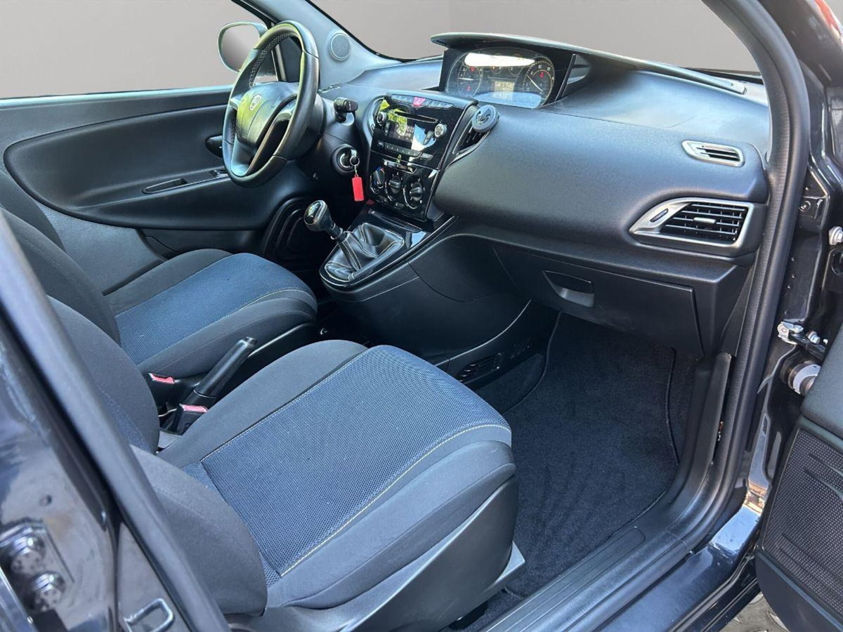 Lancia Ypsilon 1.3 MJT 16V 95 CV 5 porte S&S Platinum (20)