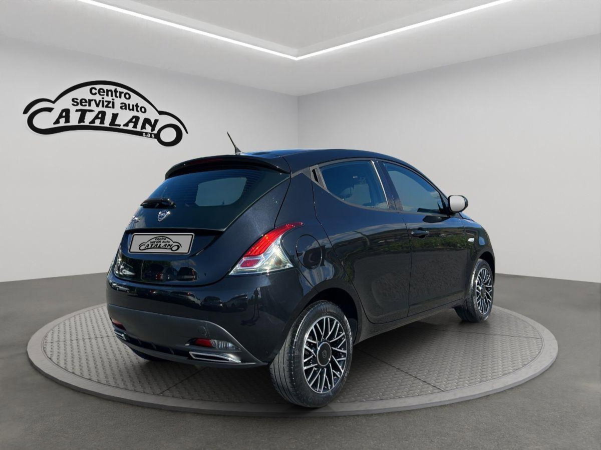 Lancia Ypsilon 1.3 MJT 16V 95 CV 5 porte S&S Platinum (5)