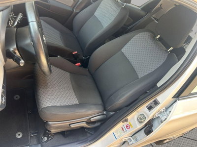 Toyota Yaris 16V cat 5 porte (11)