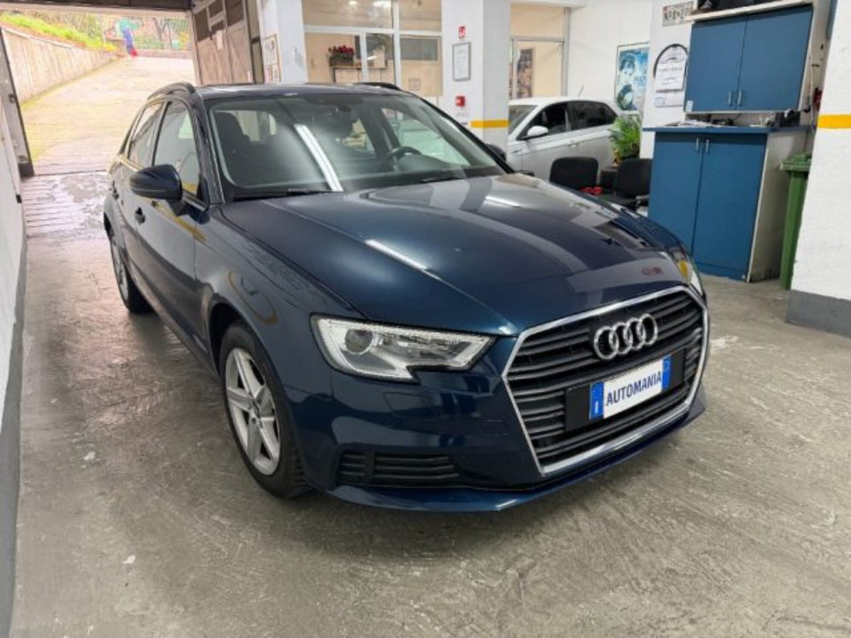 Audi A3 Sportback 1.6 TDI 116 CV Design (2)