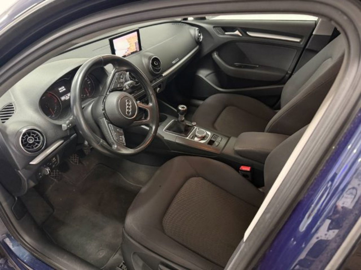 Audi A3 Sportback 1.6 TDI 116 CV Design (4)