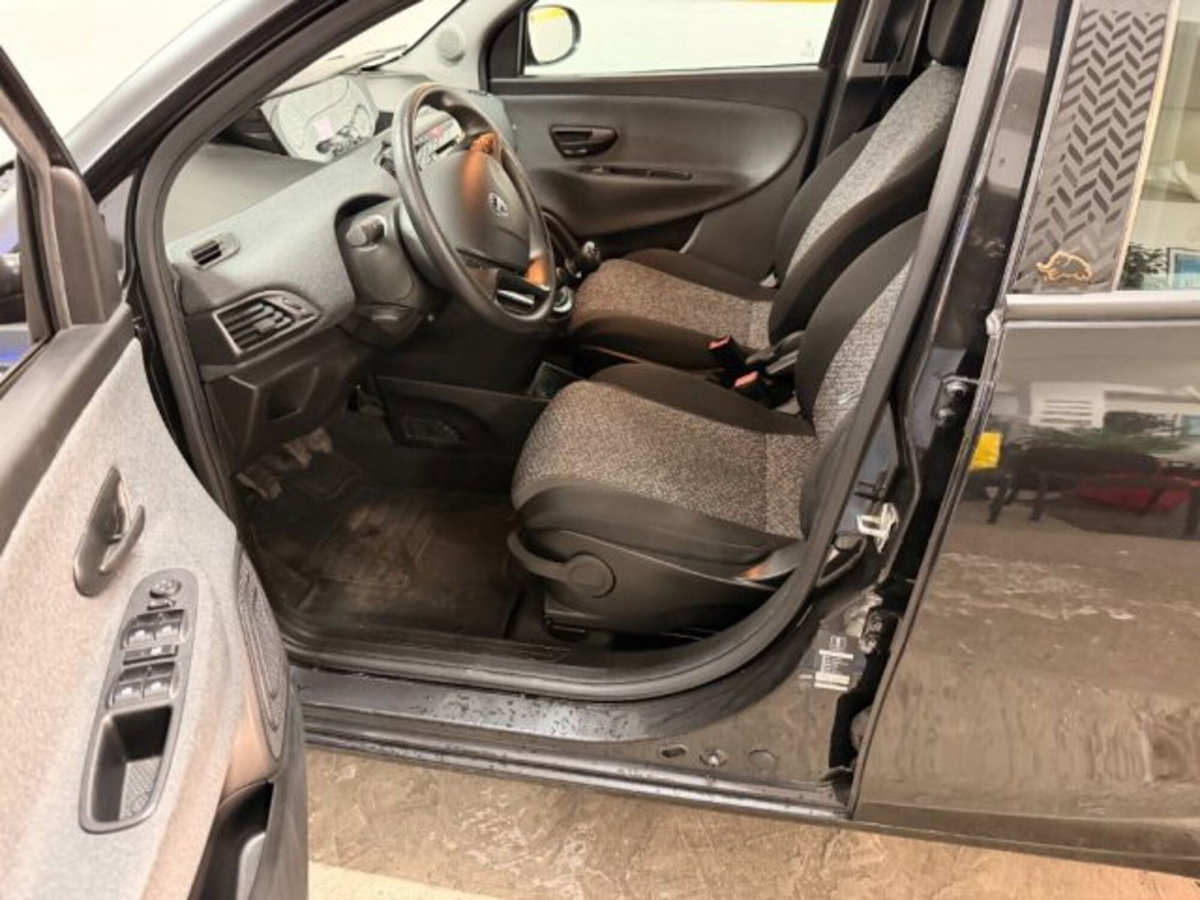 Lancia Ypsilon 1.2 69 CV 5 porte S&S Elefantino Blu (5)